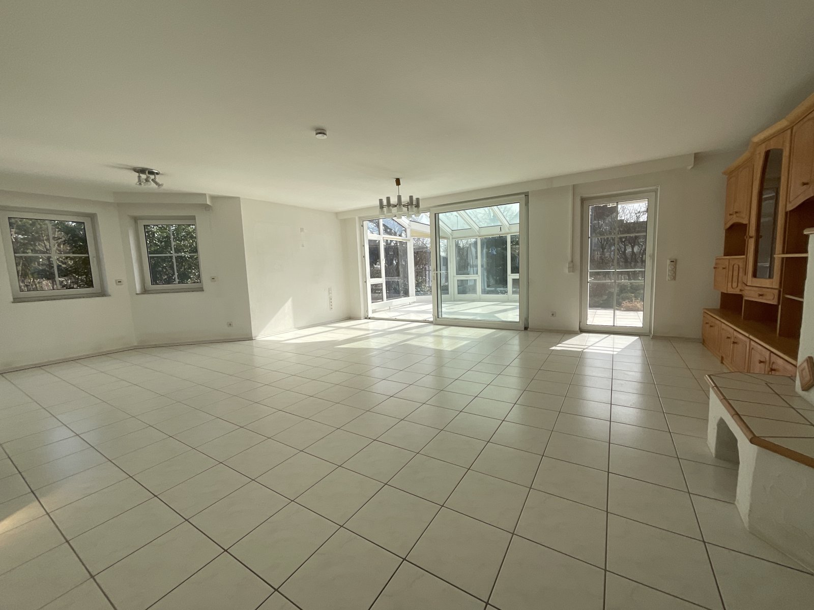 Zuhause für die ganze Familie – Großzügiges 2-Familienhaus mit Wintergarten und WoMo Stellplatz