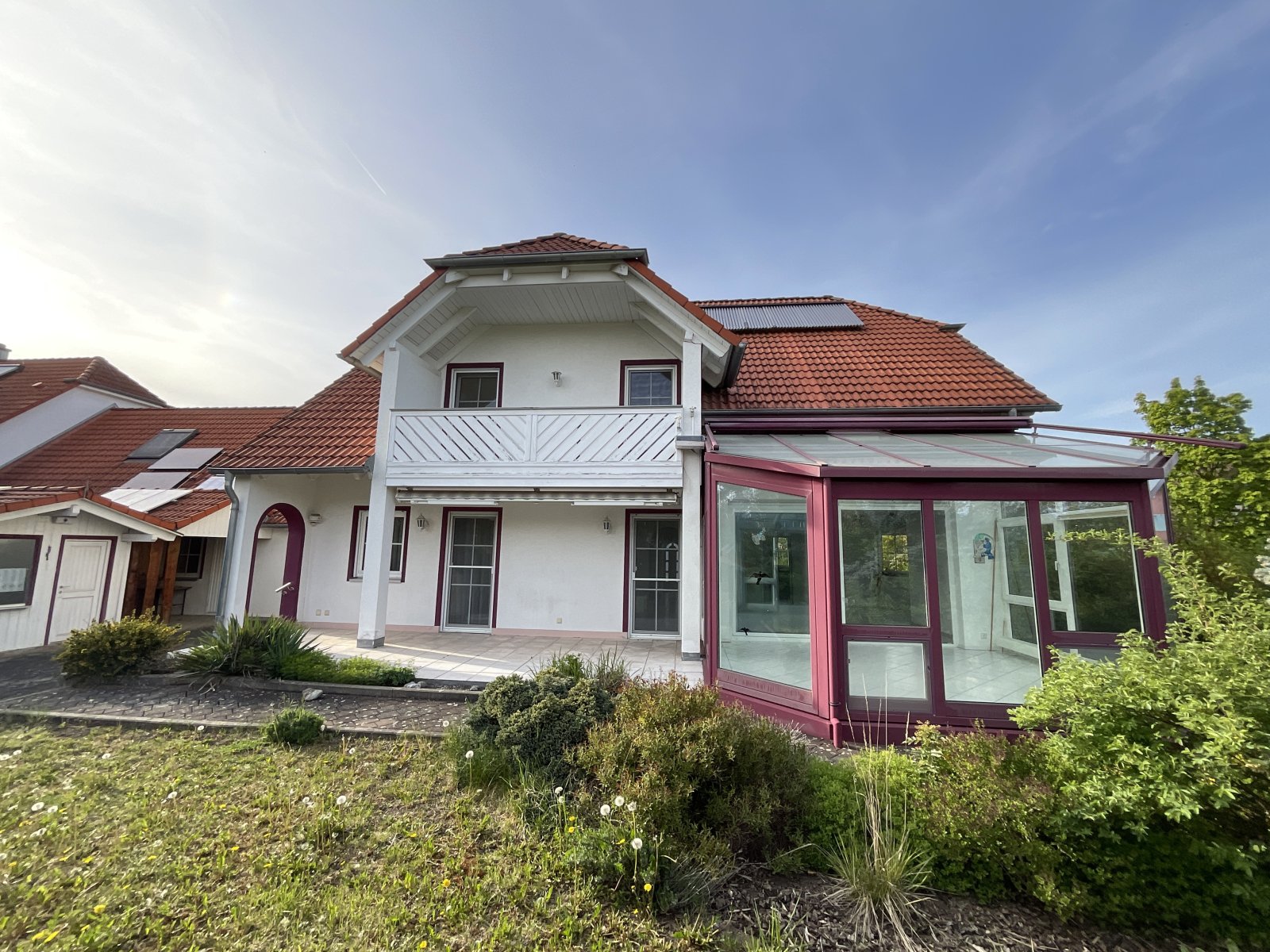 Zuhause für die ganze Familie – Großzügiges 2-Familienhaus mit Wintergarten und WoMo Stellplatz Zuhause für die ganze Familie – Großzügiges 2-Familienhaus mit Wintergarten und WoMo Stellplatz