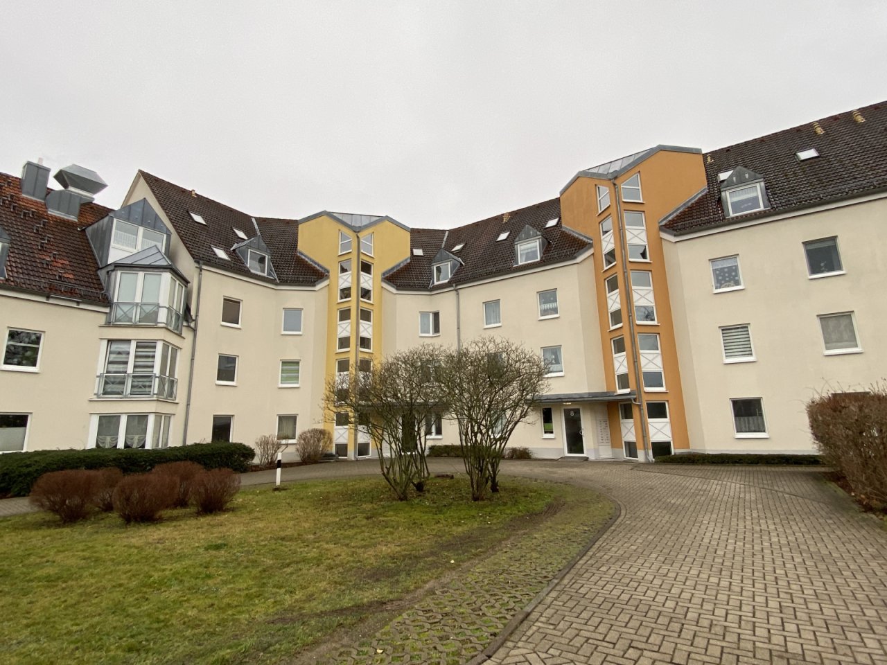 Innenhof und Haustüre Innenhof und Haustüre