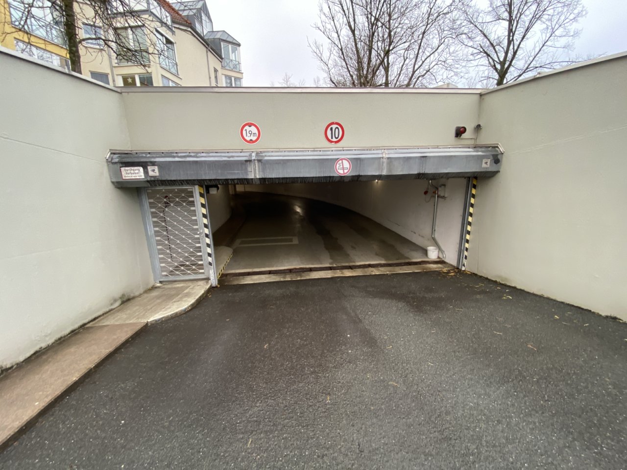 Tiefgaragenzufahrt Tiefgaragenzufahrt