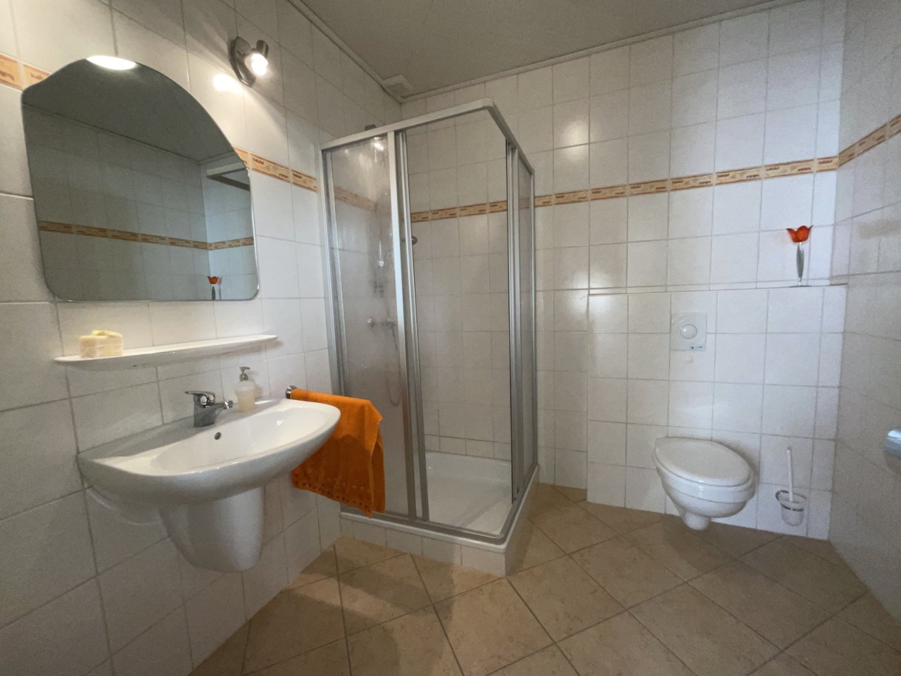 WC Dusche zum Aufenthaltsraum WC Dusche zum Aufenthaltsraum