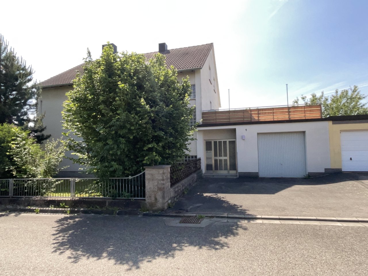 Ansicht von Nord mit Garage Ansicht von Nord mit Garage