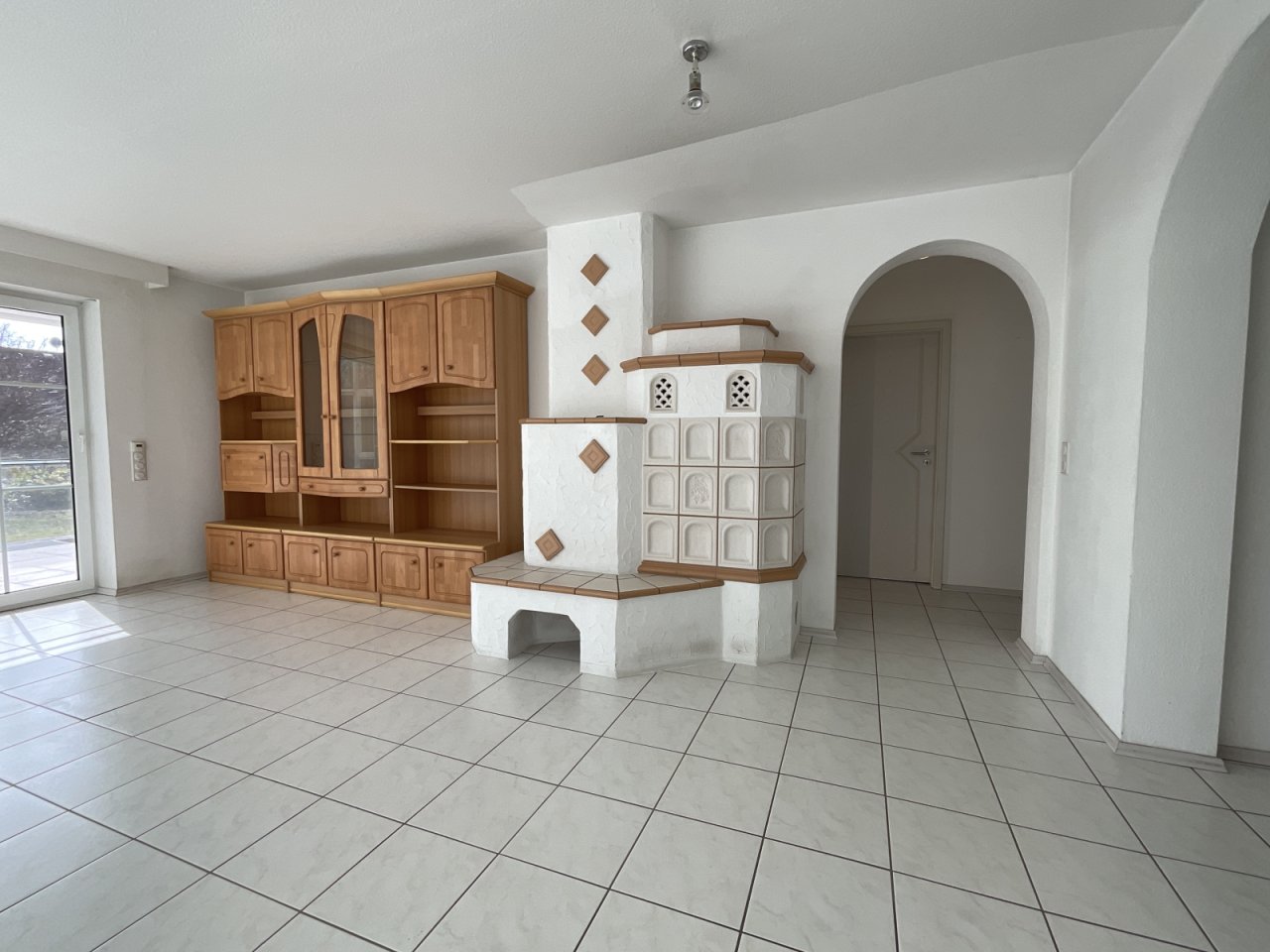 Wohnzimmer Kachelofen